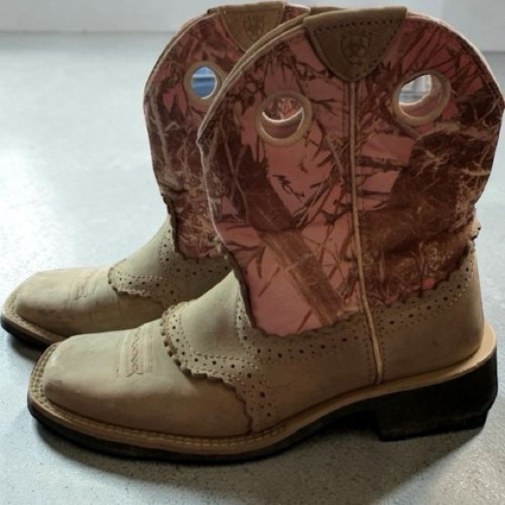 Ariat size 6B Pink and Tan Camo Western Boots